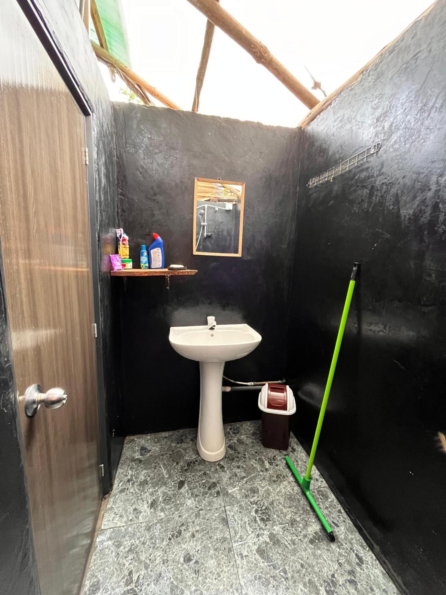 Backpackers Hostel Ела Екстериор снимка